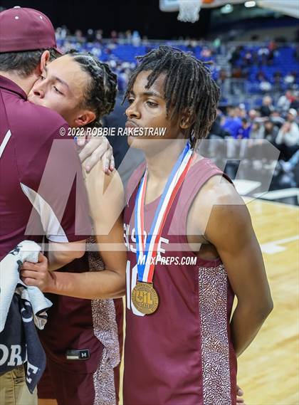 Thumbnail 3 in Oak Cliff Faith Family Academy vs. Silsbee (UIL 4A State Semifinal) photogallery.