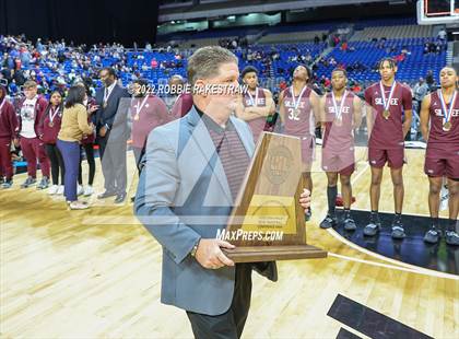 Thumbnail 1 in Oak Cliff Faith Family Academy vs. Silsbee (UIL 4A State Semifinal) photogallery.