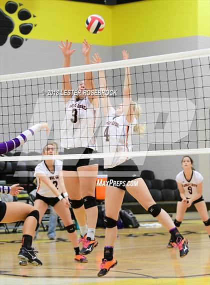 Thumbnail 2 in Thrall vs. Orange Grove (Yorktown South Texas Showdown) photogallery.
