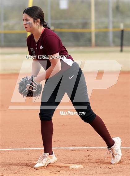Thumbnail 2 in Mountain Ridge vs. Youngker (Sunrise Mountain Invitational) photogallery.