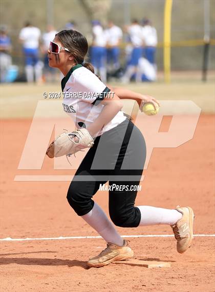 Thumbnail 2 in Mountain Ridge vs. Youngker (Sunrise Mountain Invitational) photogallery.