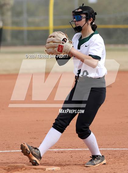 Thumbnail 2 in Mountain Ridge vs. Youngker (Sunrise Mountain Invitational) photogallery.