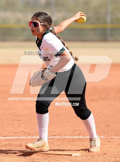 Thumbnail 2 in Mountain Ridge vs. Youngker (Sunrise Mountain Invitational) photogallery.