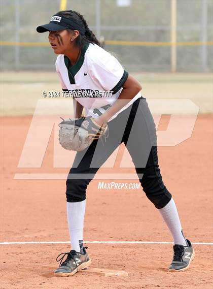 Thumbnail 3 in Mountain Ridge vs. Youngker (Sunrise Mountain Invitational) photogallery.