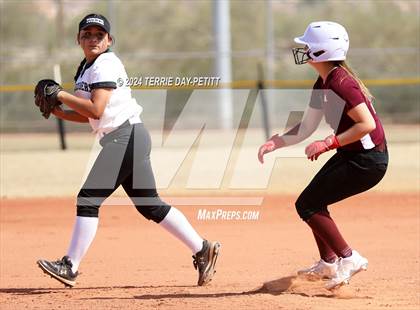 Thumbnail 2 in Mountain Ridge vs. Youngker (Sunrise Mountain Invitational) photogallery.
