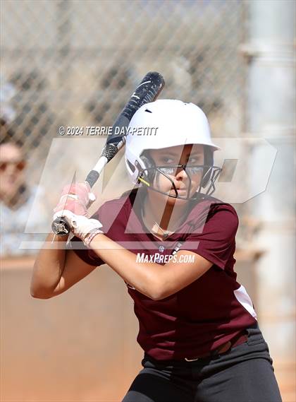 Thumbnail 2 in Mountain Ridge vs. Youngker (Sunrise Mountain Invitational) photogallery.
