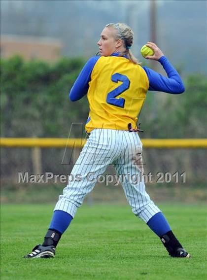 Thumbnail 2 in Oliver Springs vs. Sweetwater (AC Invitational) photogallery.