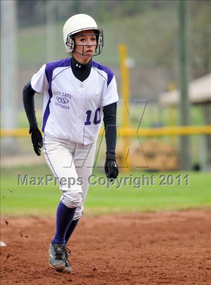 Thumbnail 3 in Oliver Springs vs. Sweetwater (AC Invitational) photogallery.