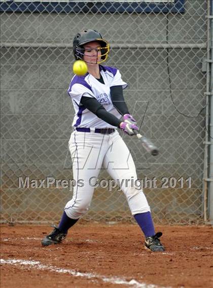 Thumbnail 2 in Oliver Springs vs. Sweetwater (AC Invitational) photogallery.