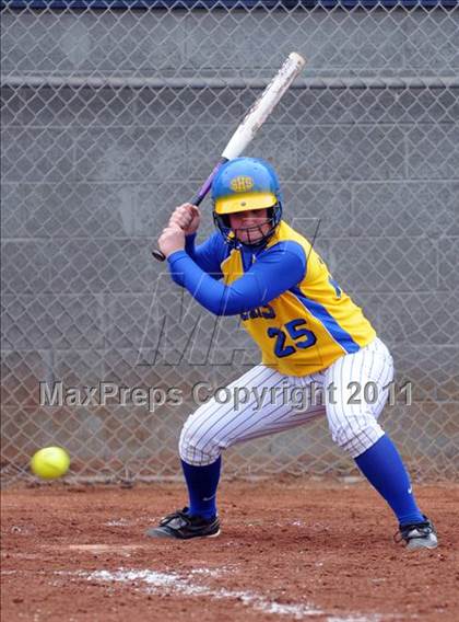 Thumbnail 2 in Oliver Springs vs. Sweetwater (AC Invitational) photogallery.