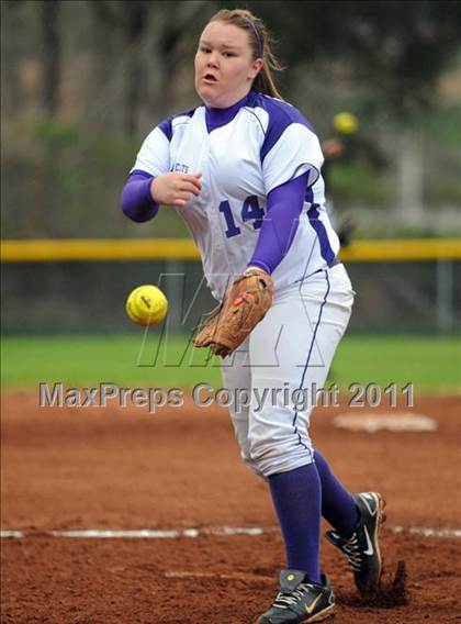 Thumbnail 3 in Oliver Springs vs. Sweetwater (AC Invitational) photogallery.
