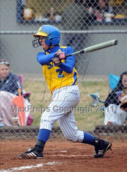 Thumbnail 2 in Oliver Springs vs. Sweetwater (AC Invitational) photogallery.