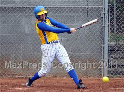 Thumbnail 1 in Oliver Springs vs. Sweetwater (AC Invitational) photogallery.