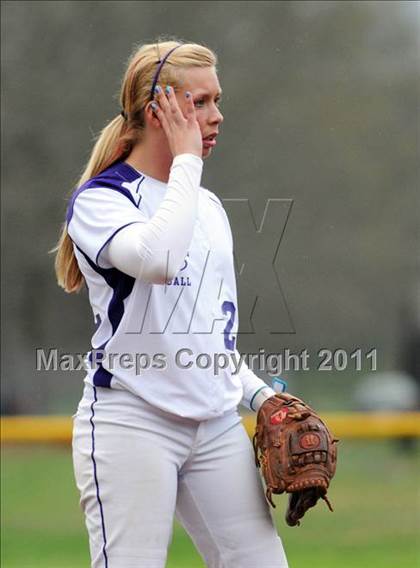 Thumbnail 1 in Oliver Springs vs. Sweetwater (AC Invitational) photogallery.