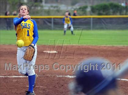 Thumbnail 2 in Oliver Springs vs. Sweetwater (AC Invitational) photogallery.