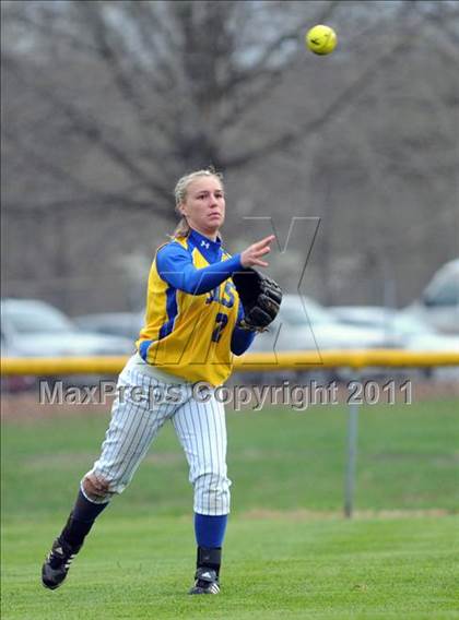 Thumbnail 2 in Oliver Springs vs. Sweetwater (AC Invitational) photogallery.
