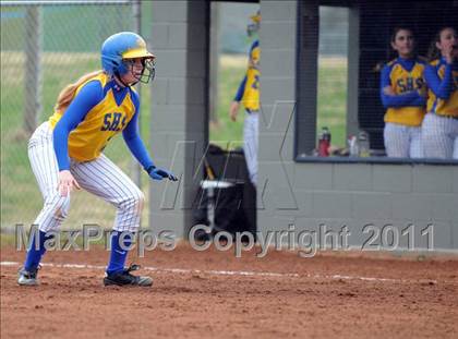 Thumbnail 2 in Oliver Springs vs. Sweetwater (AC Invitational) photogallery.