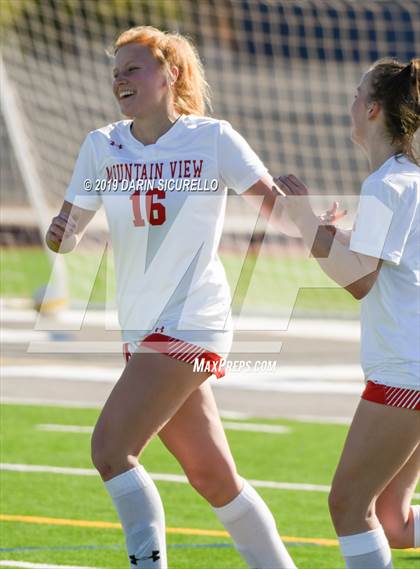 Thumbnail 1 in Mountain View vs. Gilbert (Coyote Classic Tournament) photogallery.