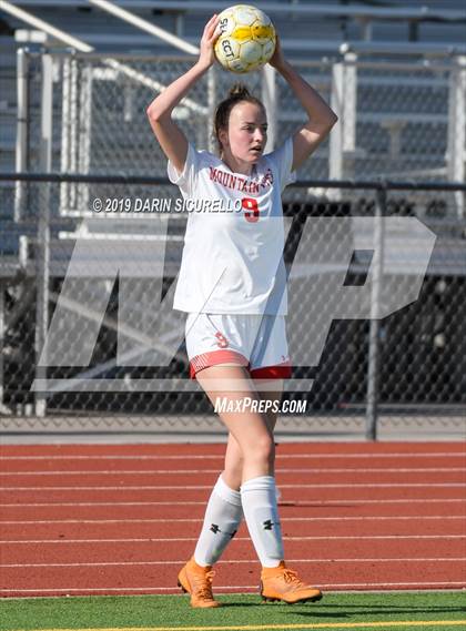 Thumbnail 1 in Mountain View vs. Gilbert (Coyote Classic Tournament) photogallery.