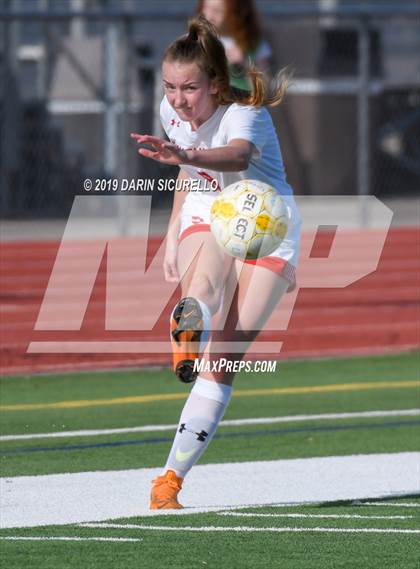Thumbnail 2 in Mountain View vs. Gilbert (Coyote Classic Tournament) photogallery.