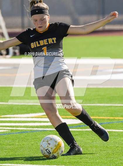 Thumbnail 2 in Mountain View vs. Gilbert (Coyote Classic Tournament) photogallery.