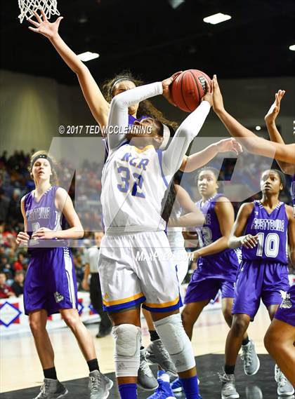 Thumbnail 2 in North Little Rock vs. Fayetteville (AAA 7A Final) photogallery.