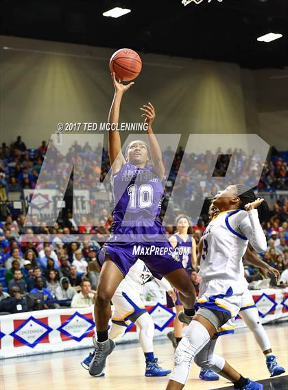 Thumbnail 1 in North Little Rock vs. Fayetteville (AAA 7A Final) photogallery.