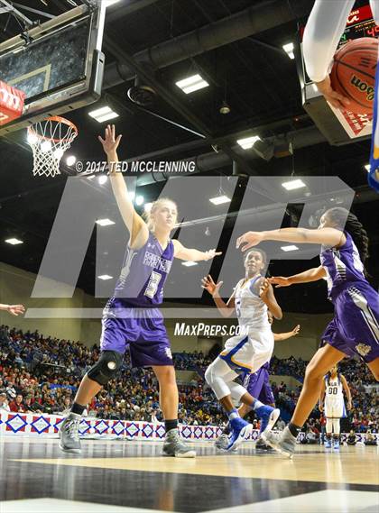 Thumbnail 3 in North Little Rock vs. Fayetteville (AAA 7A Final) photogallery.