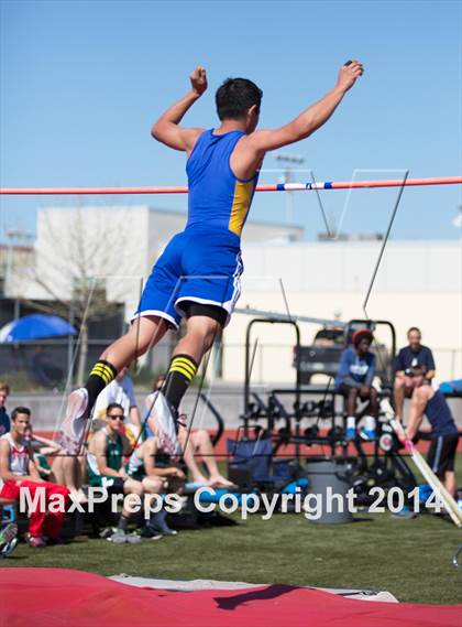 Thumbnail 2 in CAL Invitational Boys Track and Field photogallery.