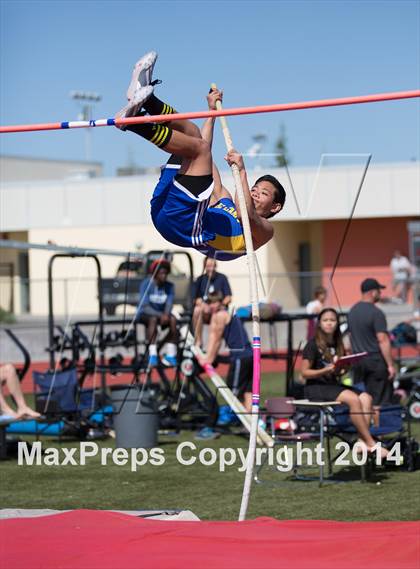 Thumbnail 3 in CAL Invitational Boys Track and Field photogallery.