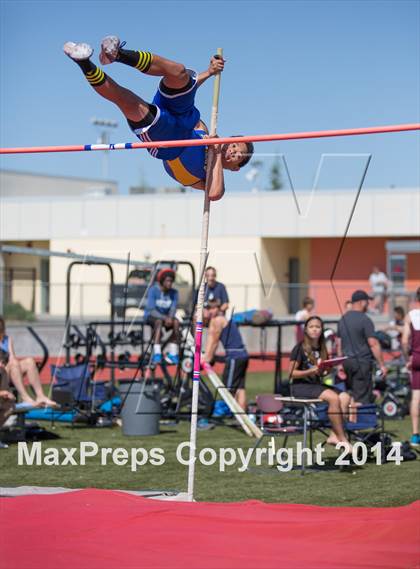 Thumbnail 1 in CAL Invitational Boys Track and Field photogallery.
