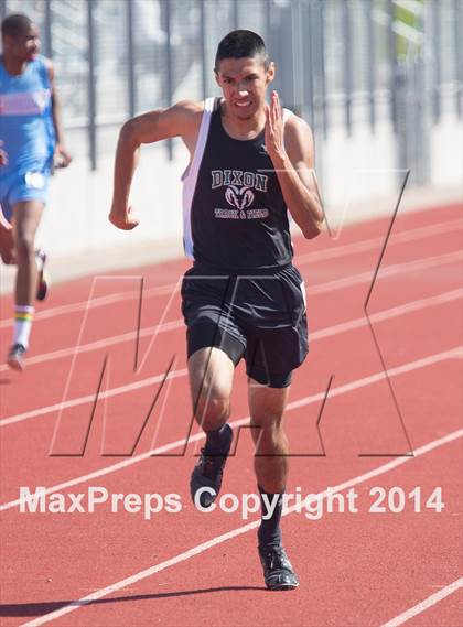 Thumbnail 3 in CAL Invitational Boys Track and Field photogallery.