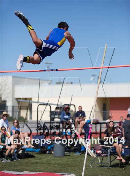 Thumbnail 3 in CAL Invitational Boys Track and Field photogallery.