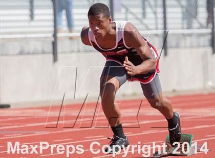 Thumbnail 2 in CAL Invitational Boys Track and Field photogallery.