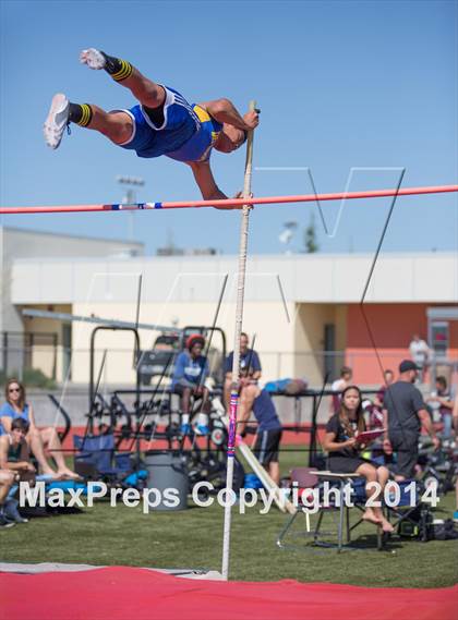 Thumbnail 2 in CAL Invitational Boys Track and Field photogallery.