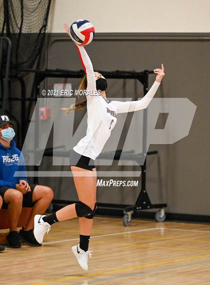 Thumbnail 2 in Hoover vs Monte Vista (Monte Vista Invitational) photogallery.