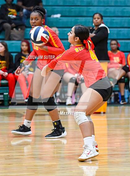 Thumbnail 2 in Caldwell vs Stafford (UIL Volleyball 4A D2 Bi-District) photogallery.