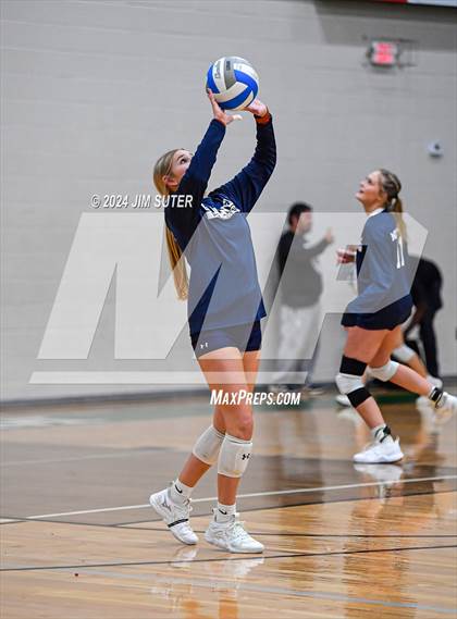 Thumbnail 3 in Caldwell vs Stafford (UIL Volleyball 4A D2 Bi-District) photogallery.