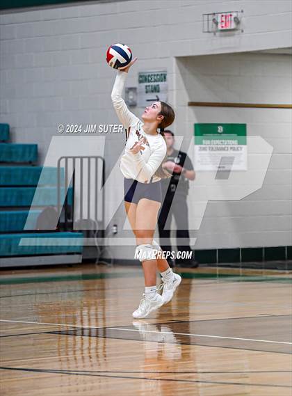 Thumbnail 3 in Caldwell vs Stafford (UIL Volleyball 4A D2 Bi-District) photogallery.