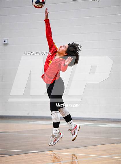 Thumbnail 3 in Caldwell vs Stafford (UIL Volleyball 4A D2 Bi-District) photogallery.