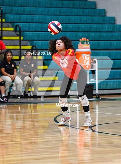 Thumbnail 3 in Caldwell vs Stafford (UIL Volleyball 4A D2 Bi-District) photogallery.