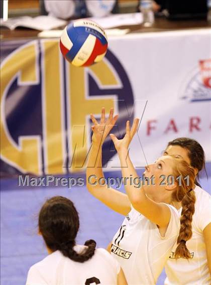 Thumbnail 2 in Troy vs. St. Francis (CIF D2 State Final) photogallery.