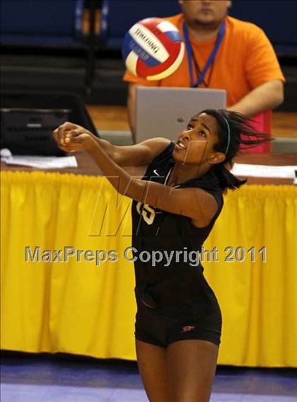 Thumbnail 2 in Troy vs. St. Francis (CIF D2 State Final) photogallery.