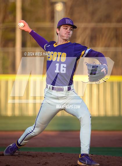 Thumbnail 1 in DeSoto Central @ Arlington photogallery.