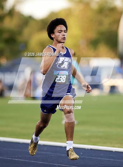 Thumbnail 1 in FHSAA Class 1A Final (200m) photogallery.