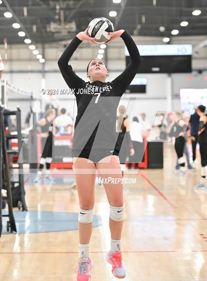Thumbnail 1 in Mater Dei vs. Queen Creek (Nike TOC Southwest) photogallery.