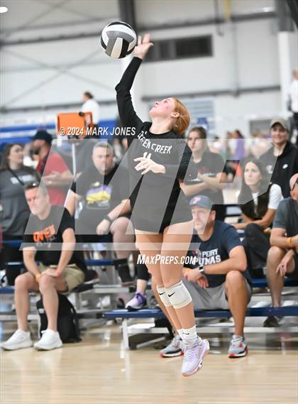Thumbnail 2 in Mater Dei vs. Queen Creek (Nike TOC Southwest) photogallery.