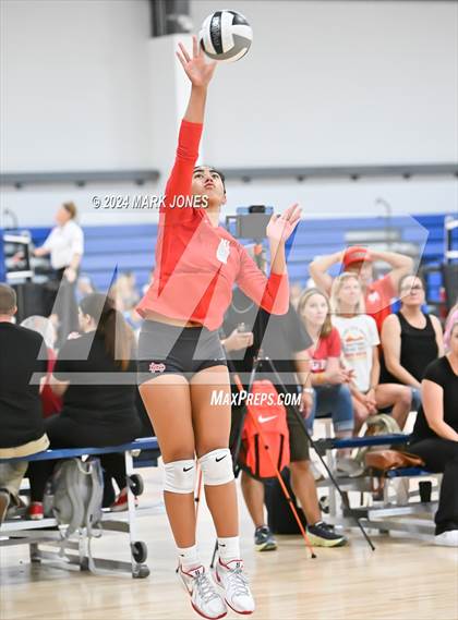 Thumbnail 1 in Mater Dei vs. Queen Creek (Nike TOC Southwest) photogallery.