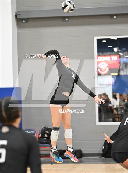 Thumbnail 1 in Mater Dei vs. Queen Creek (Nike TOC Southwest) photogallery.