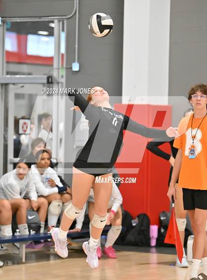 Thumbnail 1 in Mater Dei vs. Queen Creek (Nike TOC Southwest) photogallery.